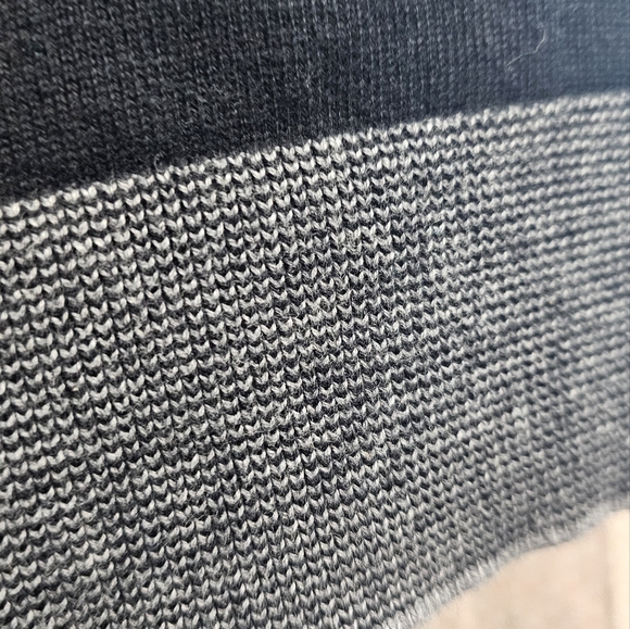 Michael Michael Kors black and gray vneck sweater XL - Picture 5 of 6